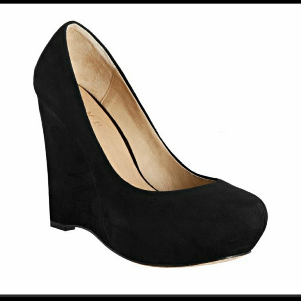 L.A.M.B 🛑 BRAND NEW 🛑 black suede wedges